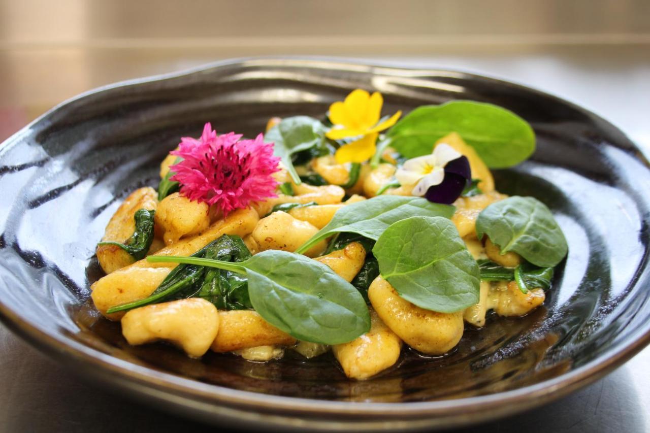 Restaurant - Cafe - Pension Hassler แบร์ก อิม เดราทาล ภายนอก รูปภาพ