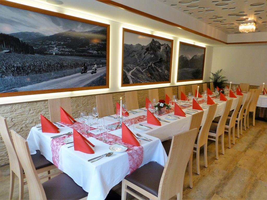 Restaurant - Cafe - Pension Hassler แบร์ก อิม เดราทาล ภายนอก รูปภาพ
