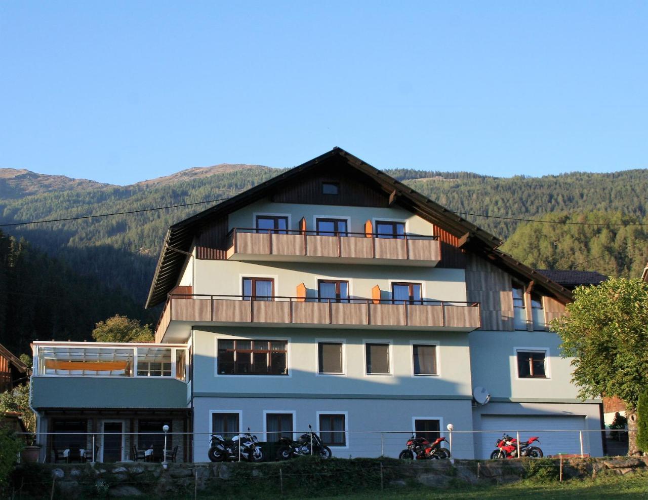 Restaurant - Cafe - Pension Hassler แบร์ก อิม เดราทาล ภายนอก รูปภาพ